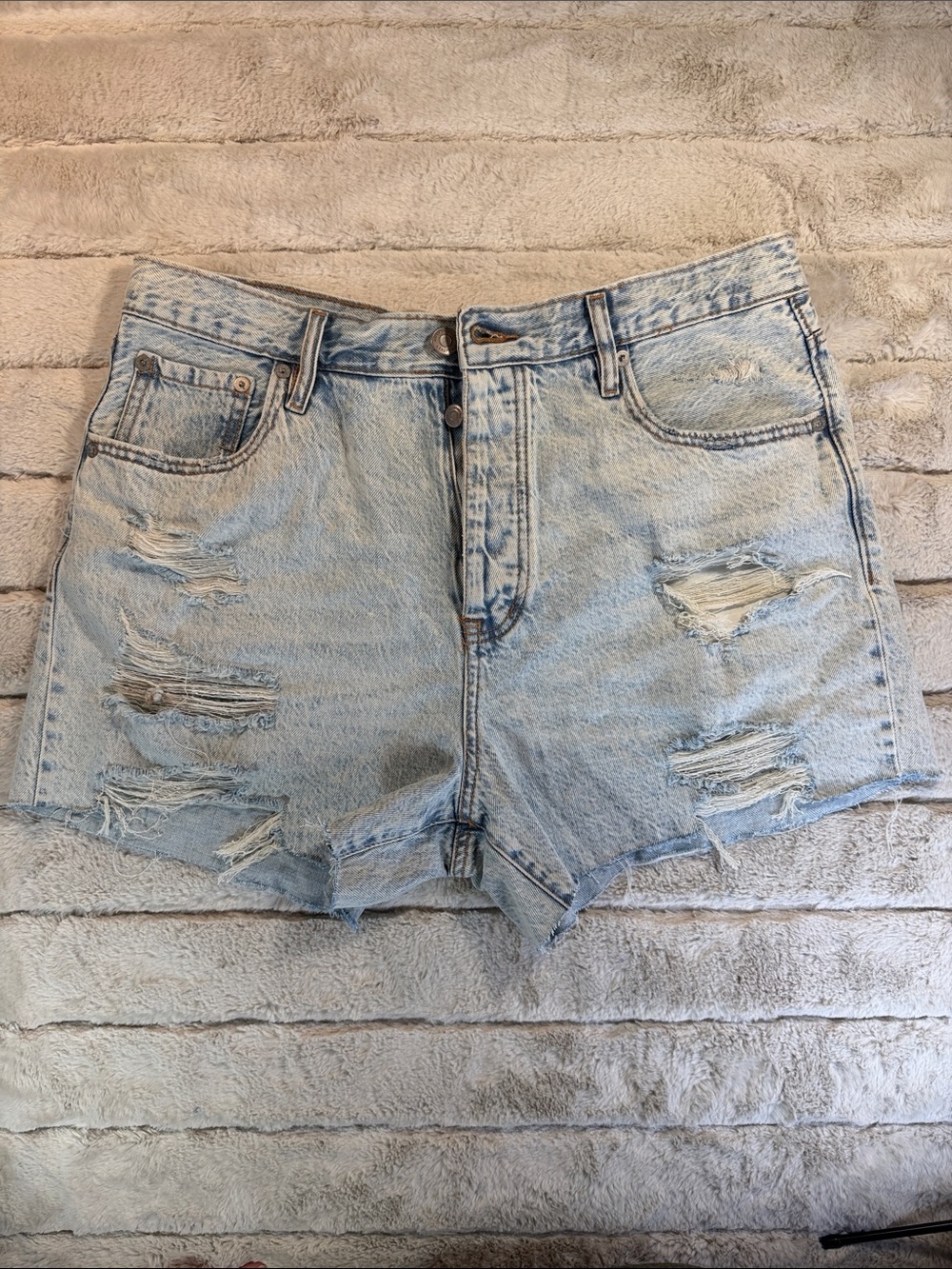 Aeropostale 90s Baggy Light Distressed Denim Shorts, 14